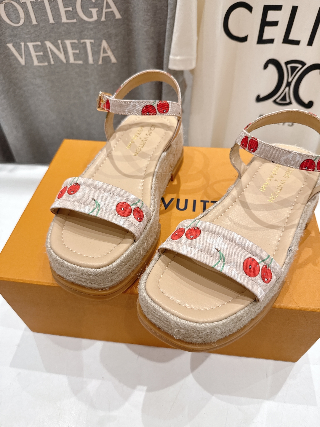 高版本出厂
  Louis Vuitton ss25 new arrival LV驴牌夏季系列新款麻绳底