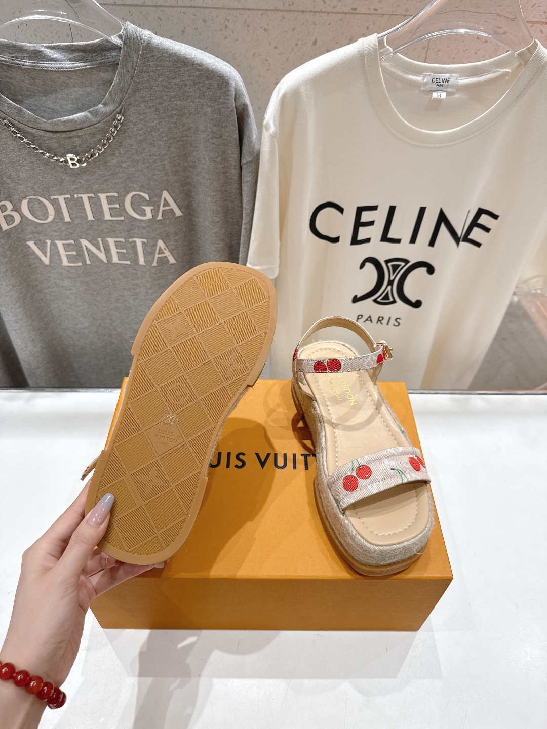 高版本出厂
  Louis Vuitton ss25 new arrival LV驴牌夏季系列新款麻绳底