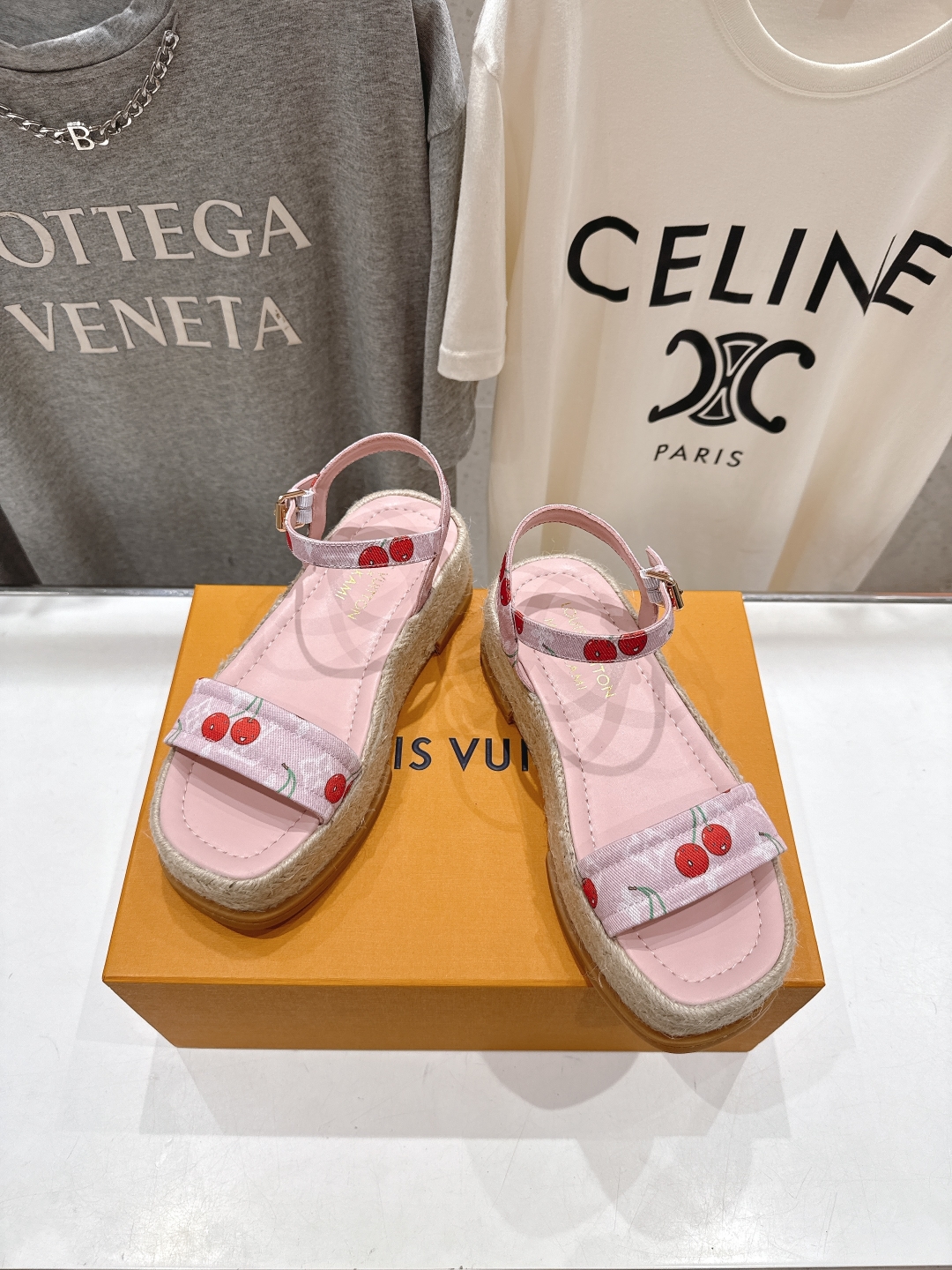高版本出厂
  Louis Vuitton ss25 new arrival LV驴牌夏季系列新款麻绳底