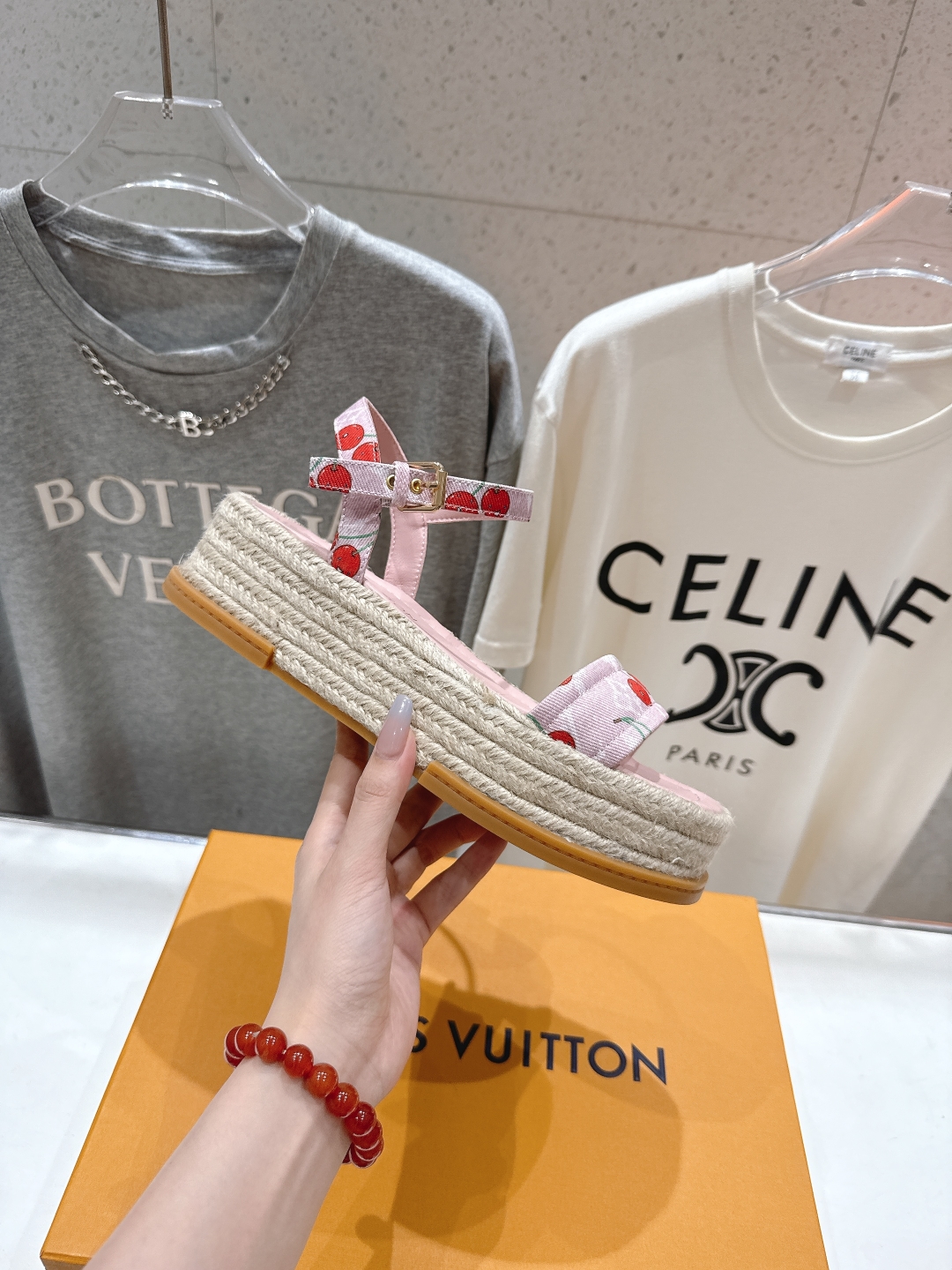 高版本出厂
  Louis Vuitton ss25 new arrival LV驴牌夏季系列新款麻绳底