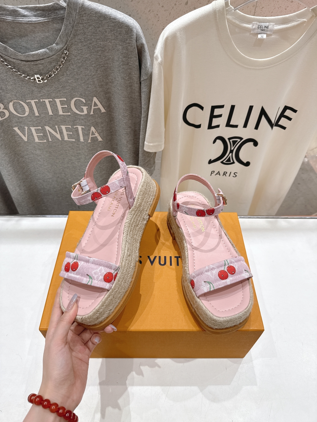高版本出厂
  Louis Vuitton ss25 new arrival LV驴牌夏季系列新款麻绳底