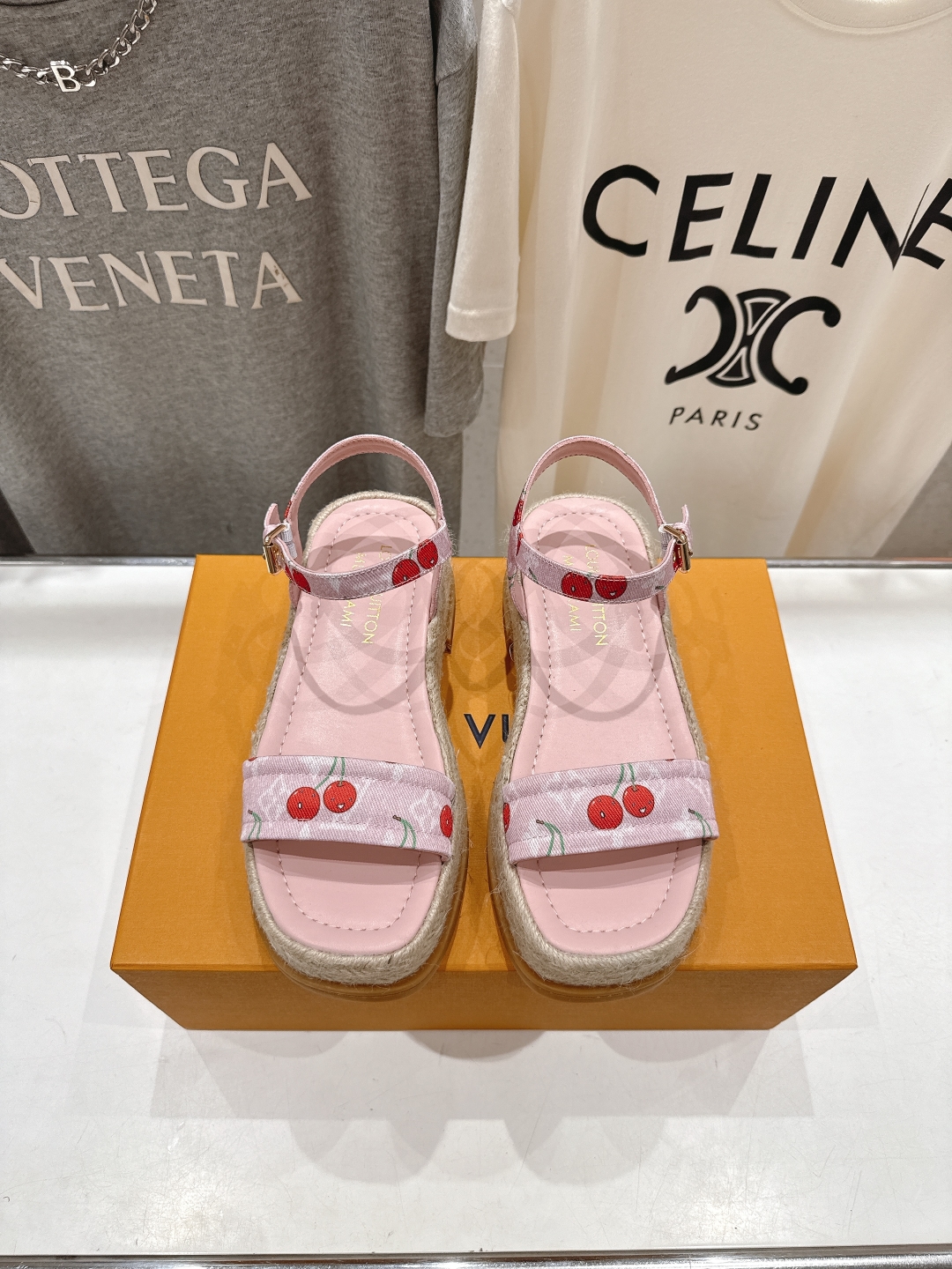 高版本出厂
  Louis Vuitton ss25 new arrival LV驴牌夏季系列新款麻绳底