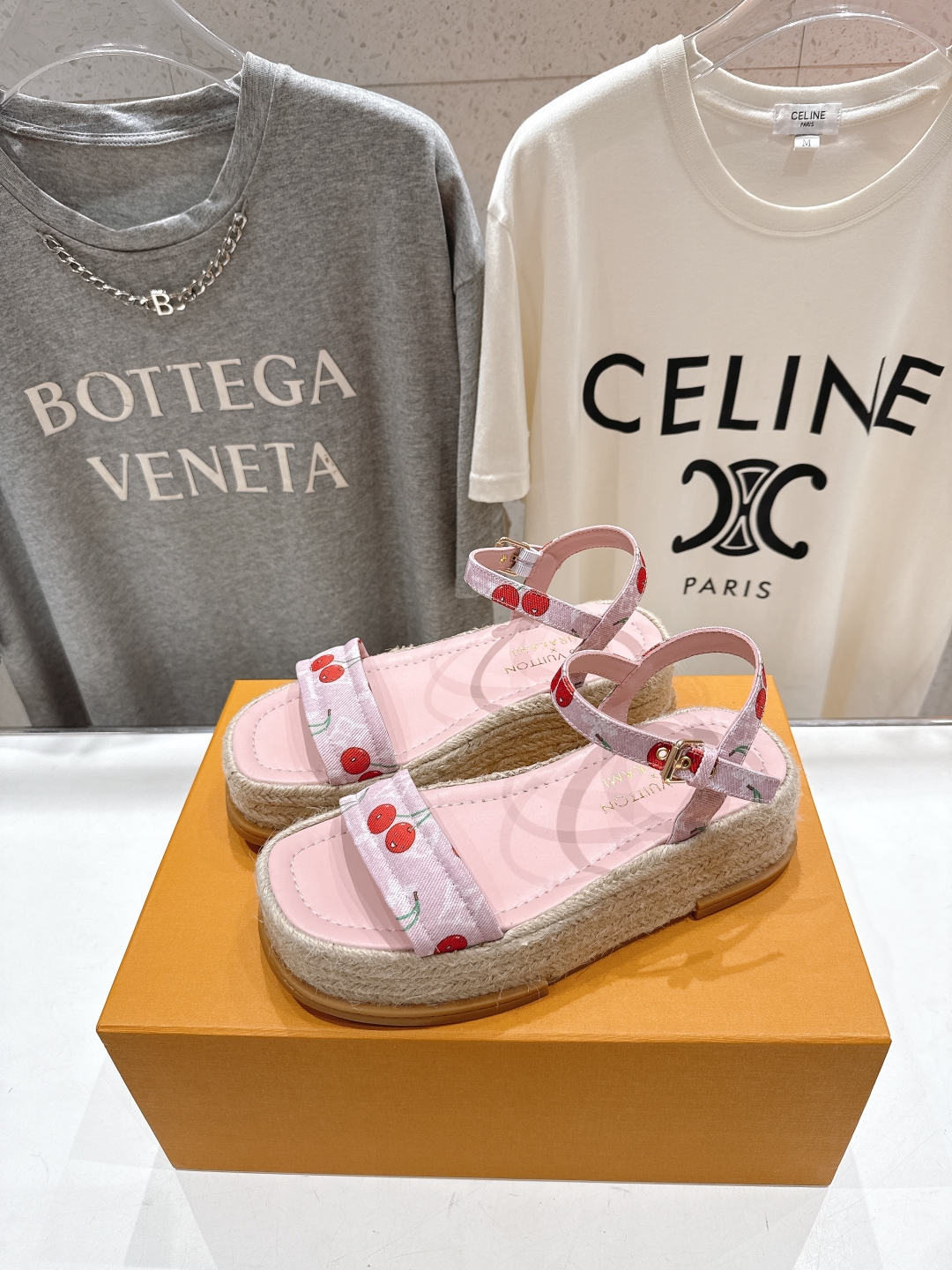 高版本出厂
  Louis Vuitton ss25 new arrival LV驴牌夏季系列新款麻绳底