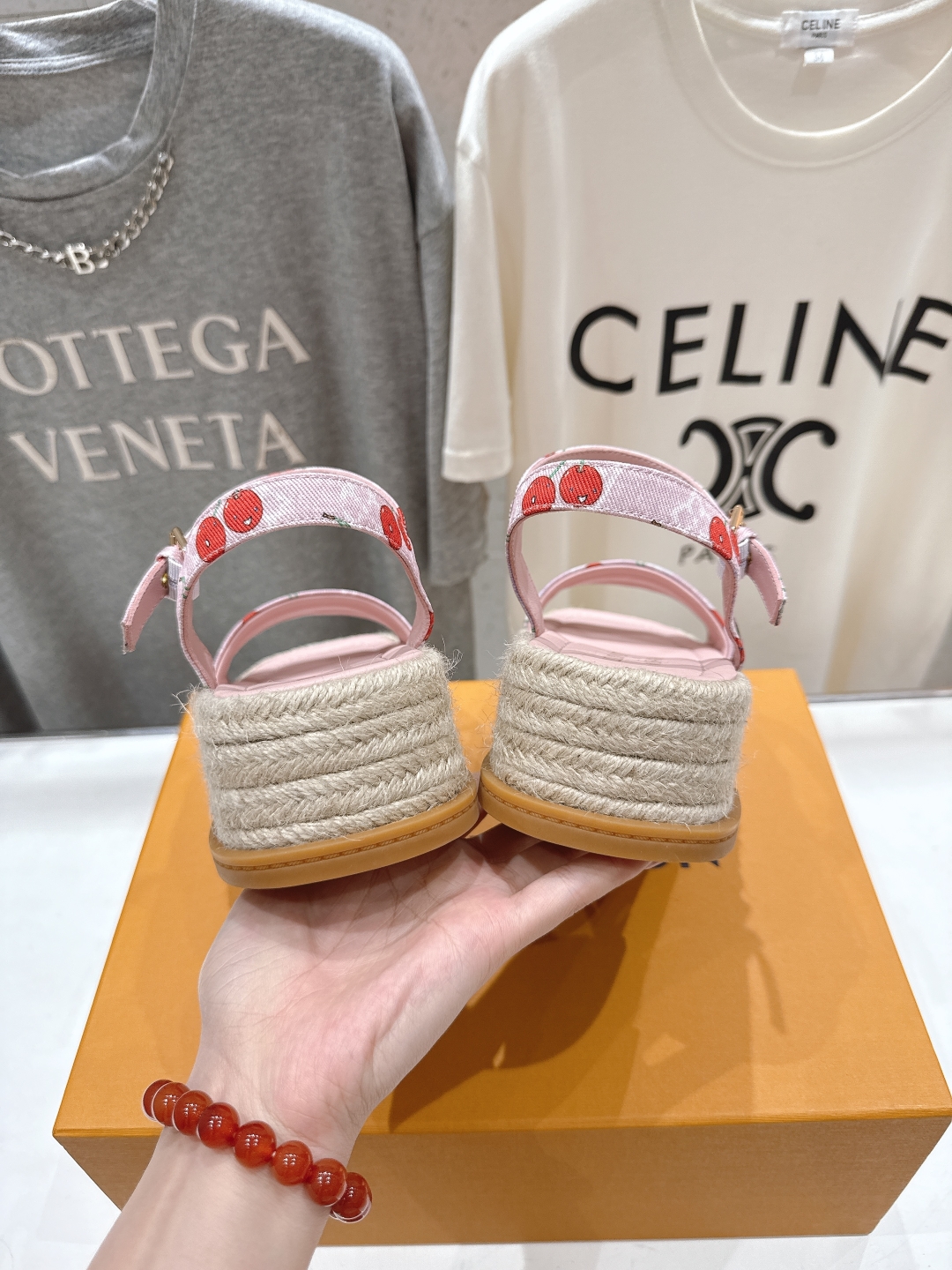 高版本出厂
  Louis Vuitton ss25 new arrival LV驴牌夏季系列新款麻绳底