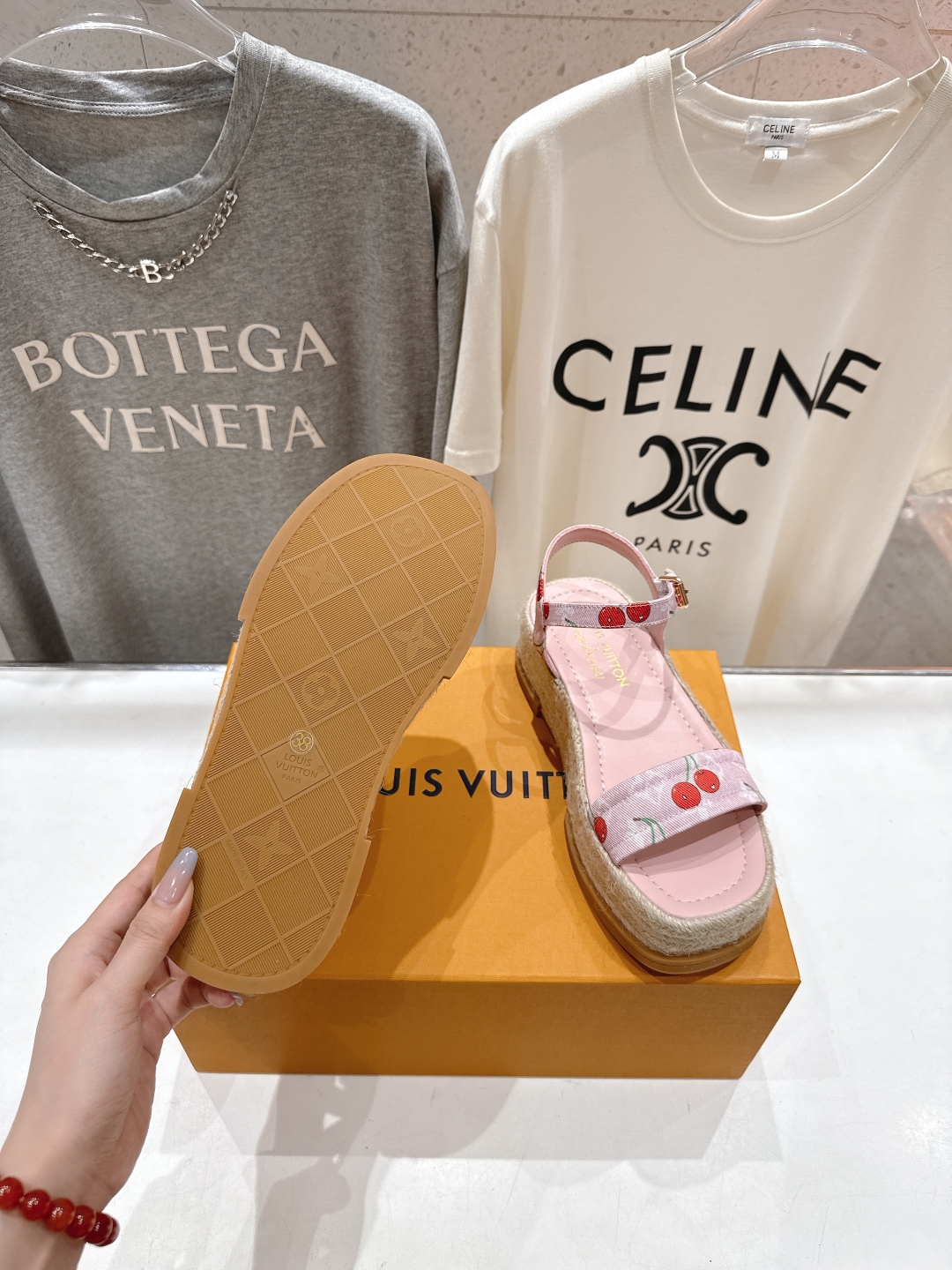 高版本出厂
  Louis Vuitton ss25 new arrival LV驴牌夏季系列新款麻绳底