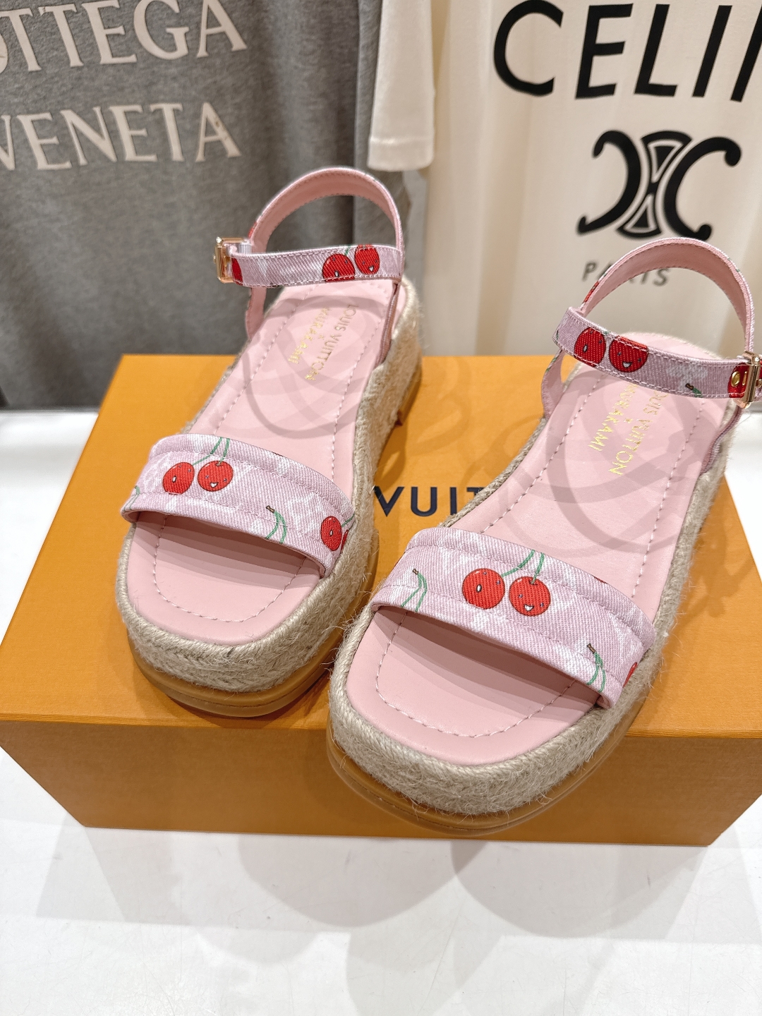 高版本出厂
  Louis Vuitton ss25 new arrival LV驴牌夏季系列新款麻绳底