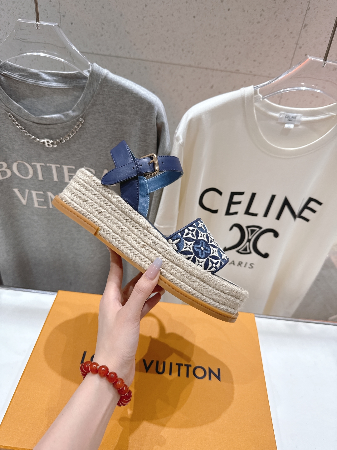 高版本出厂
  Louis Vuitton ss25 new arrival LV驴牌夏季系列新款麻绳底