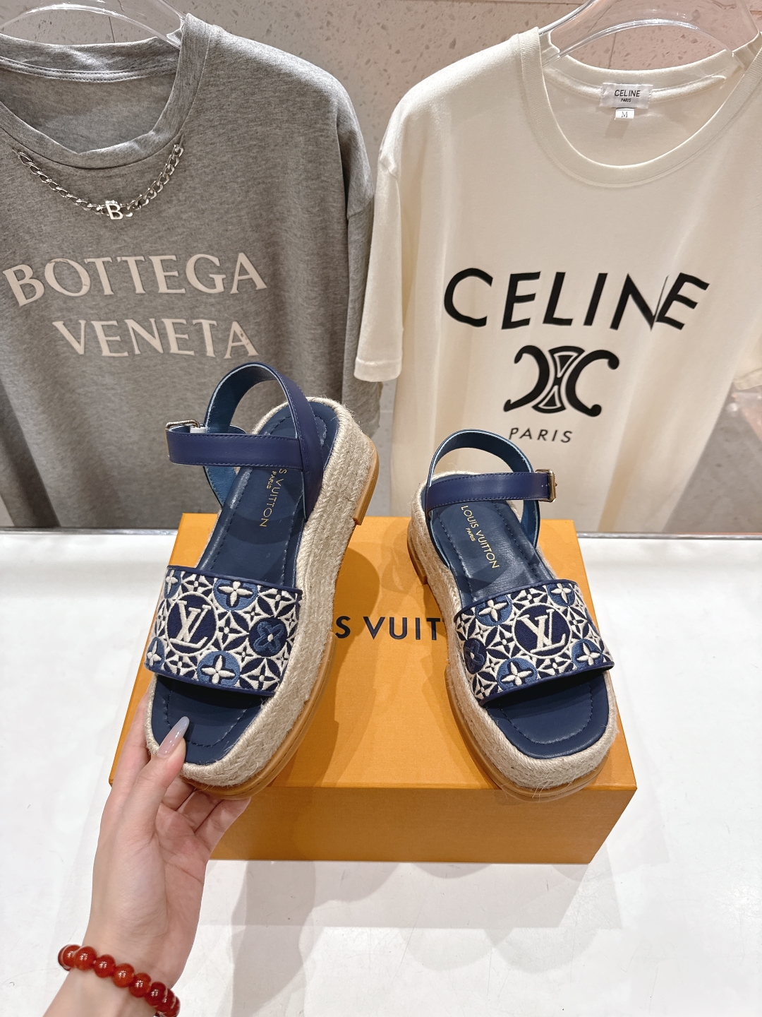 高版本出厂
  Louis Vuitton ss25 new arrival LV驴牌夏季系列新款麻绳底