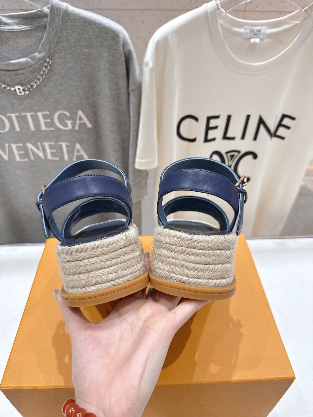 高版本出厂
  Louis Vuitton ss25 new arrival LV驴牌夏季系列新款麻绳底