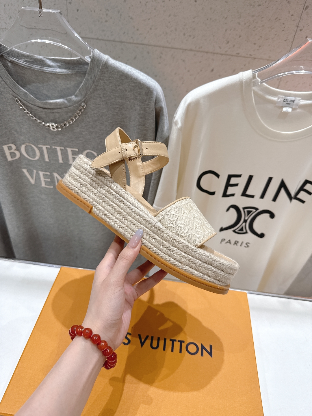高版本出厂
  Louis Vuitton ss25 new arrival LV驴牌夏季系列新款麻绳底