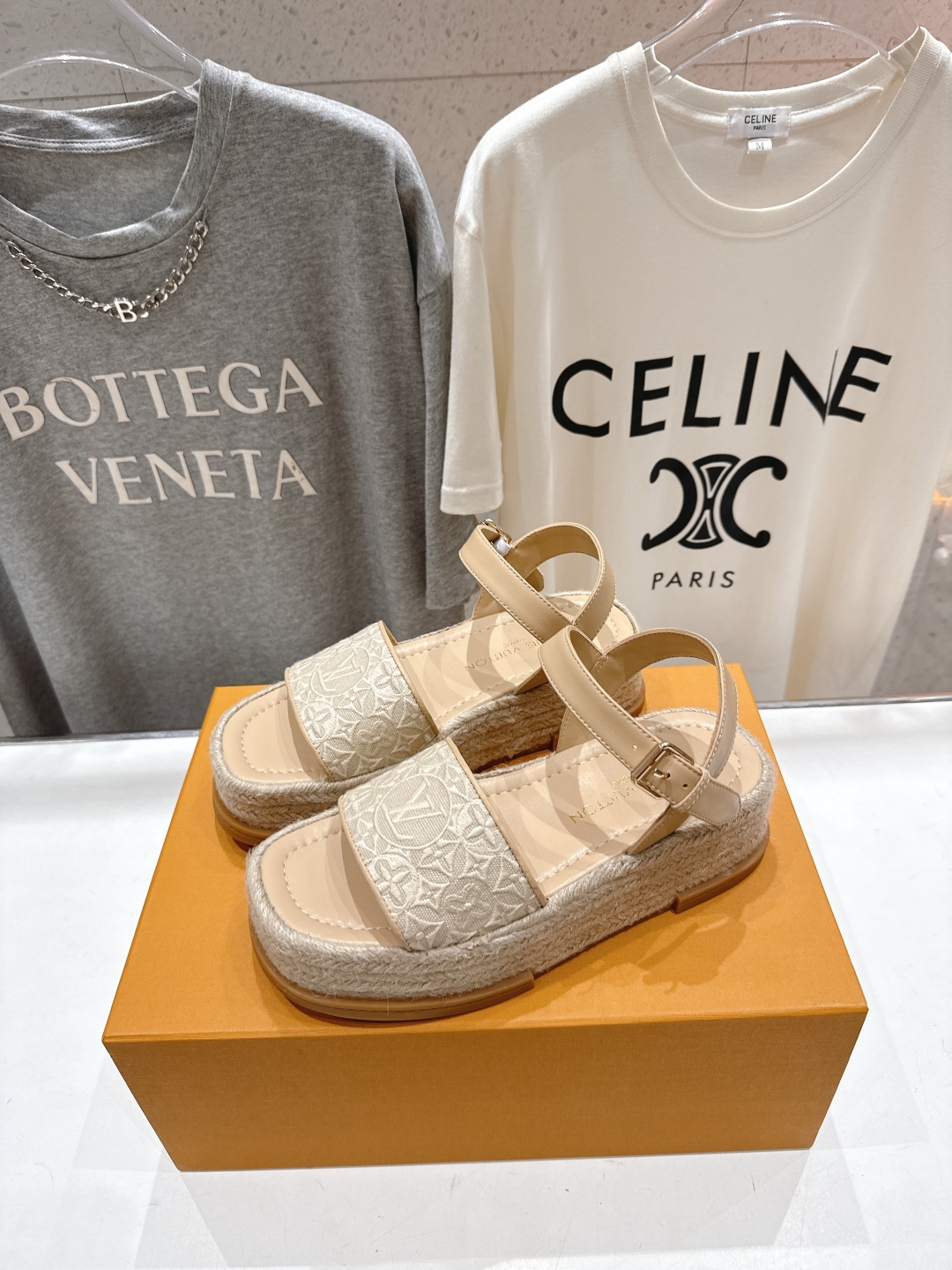 高版本出厂
  Louis Vuitton ss25 new arrival LV驴牌夏季系列新款麻绳底
