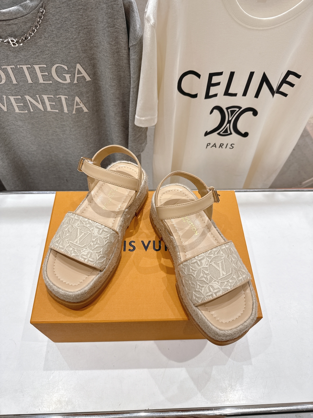 高版本出厂
  Louis Vuitton ss25 new arrival LV驴牌夏季系列新款麻绳底