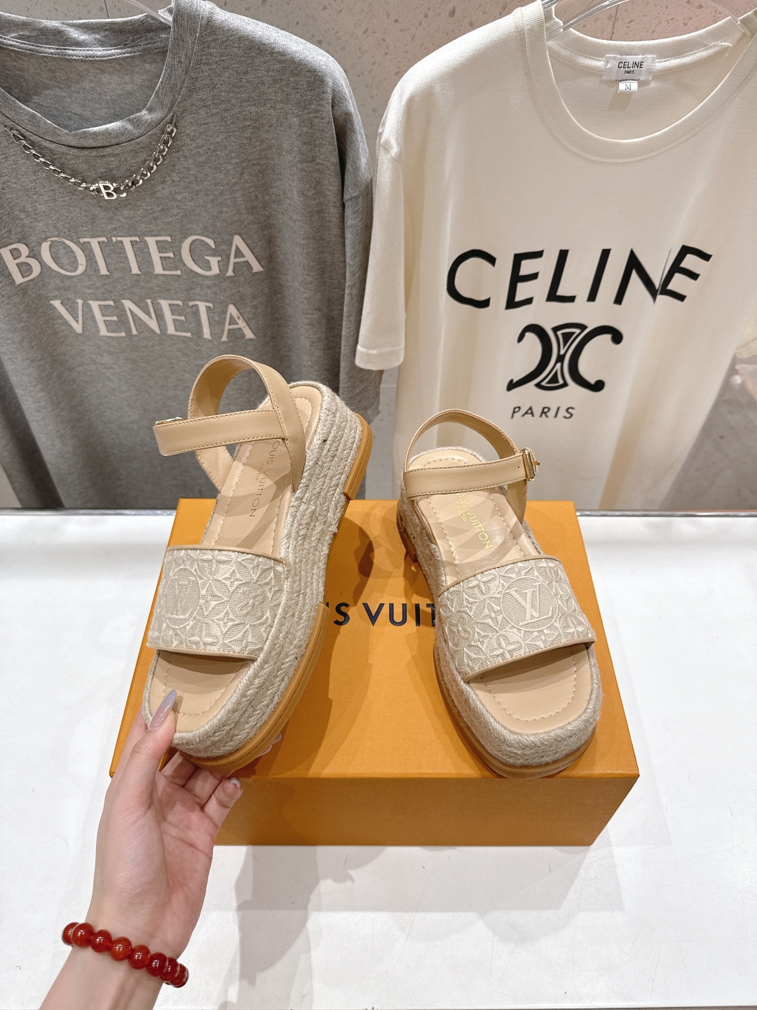 高版本出厂
  Louis Vuitton ss25 new arrival LV驴牌夏季系列新款麻绳底