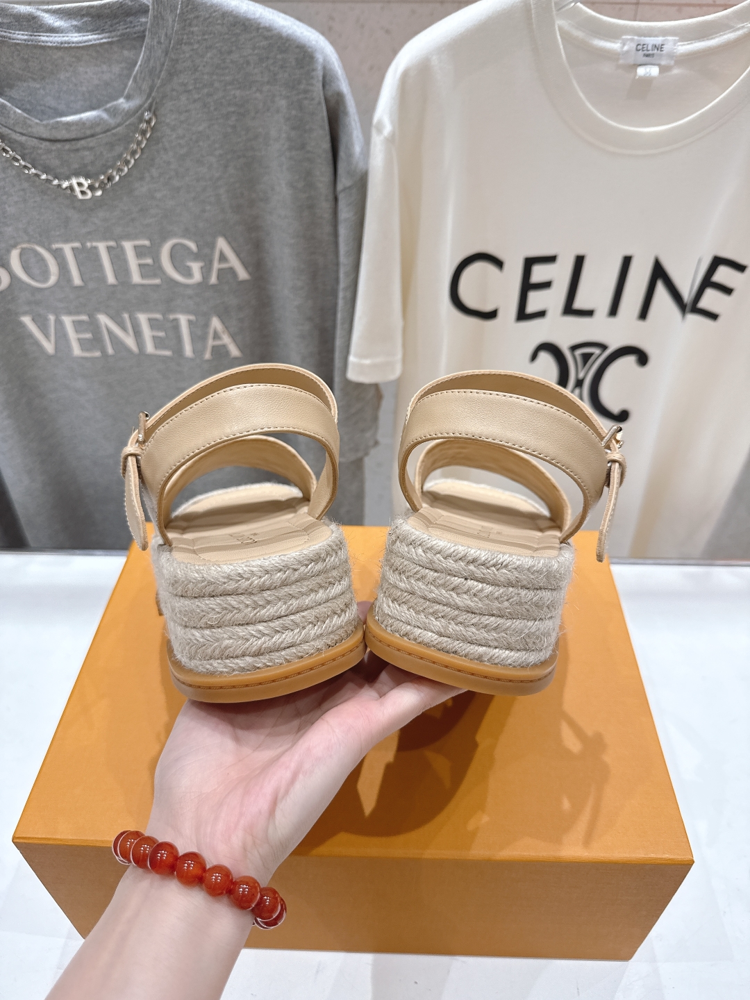 高版本出厂
  Louis Vuitton ss25 new arrival LV驴牌夏季系列新款麻绳底