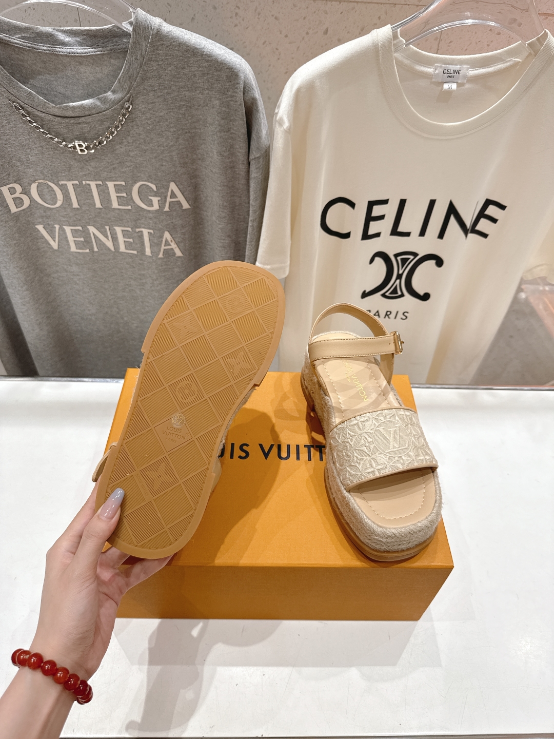 高版本出厂
  Louis Vuitton ss25 new arrival LV驴牌夏季系列新款麻绳底