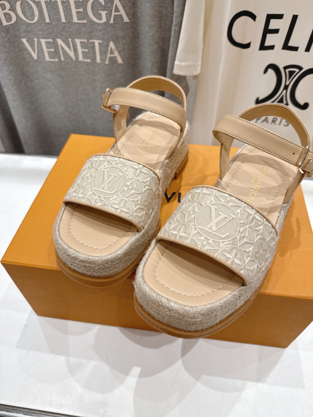 高版本出厂
  Louis Vuitton ss25 new arrival LV驴牌夏季系列新款麻绳底