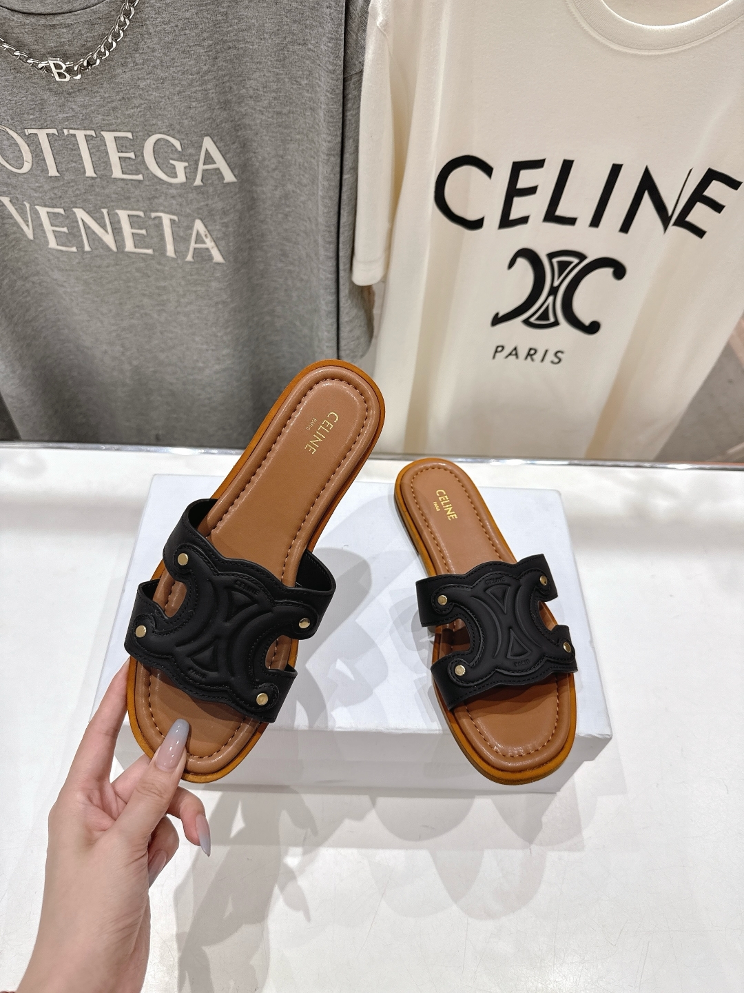 高版本出厂
 Celine*塞琳2025ss思琳初夏新款凯旋门Logo凉拖鞋
高级感十足  网红ins种