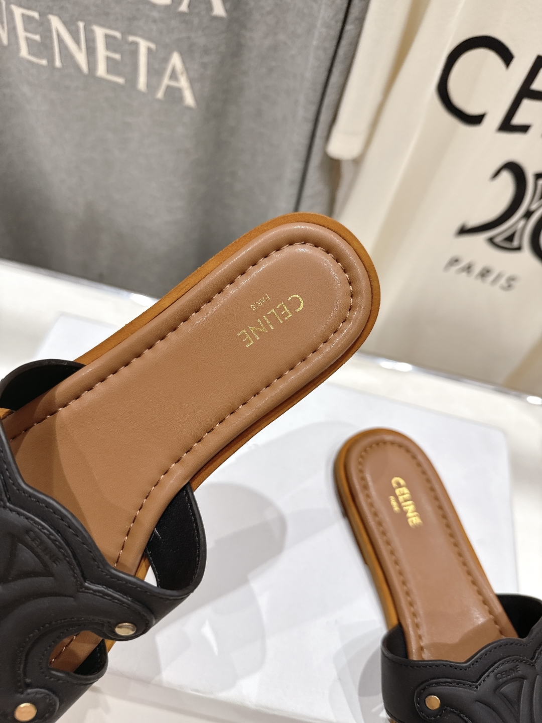 高版本出厂
 Celine*塞琳2025ss思琳初夏新款凯旋门Logo凉拖鞋
高级感十足  网红ins种