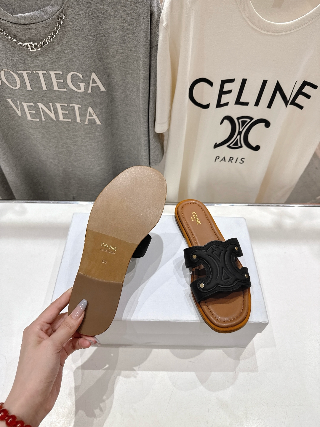 高版本出厂
 Celine*塞琳2025ss思琳初夏新款凯旋门Logo凉拖鞋
高级感十足  网红ins种