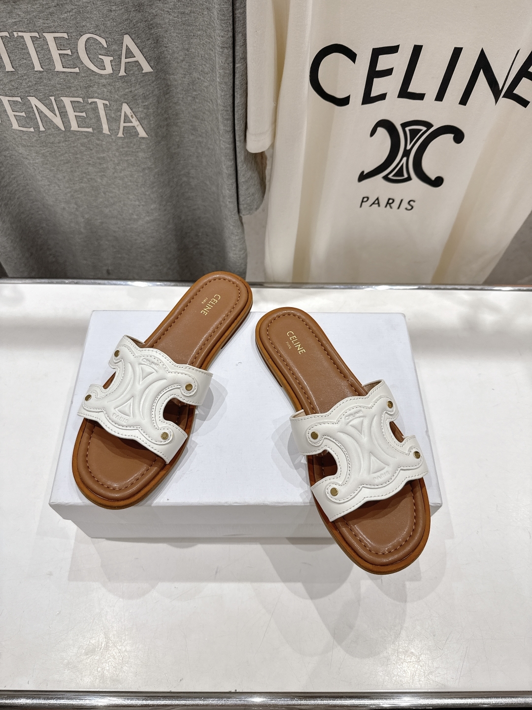 高版本出厂
 Celine*塞琳2025ss思琳初夏新款凯旋门Logo凉拖鞋
高级感十足  网红ins种