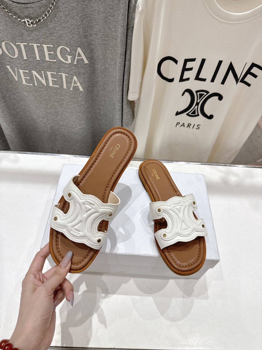 高版本出厂
 Celine*塞琳2025ss思琳初夏新款凯旋门Logo凉拖鞋
高级感十足  网红ins种