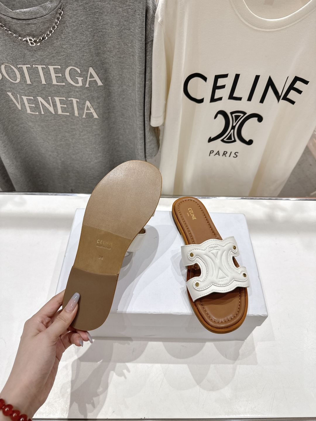 高版本出厂
 Celine*塞琳2025ss思琳初夏新款凯旋门Logo凉拖鞋
高级感十足  网红ins种