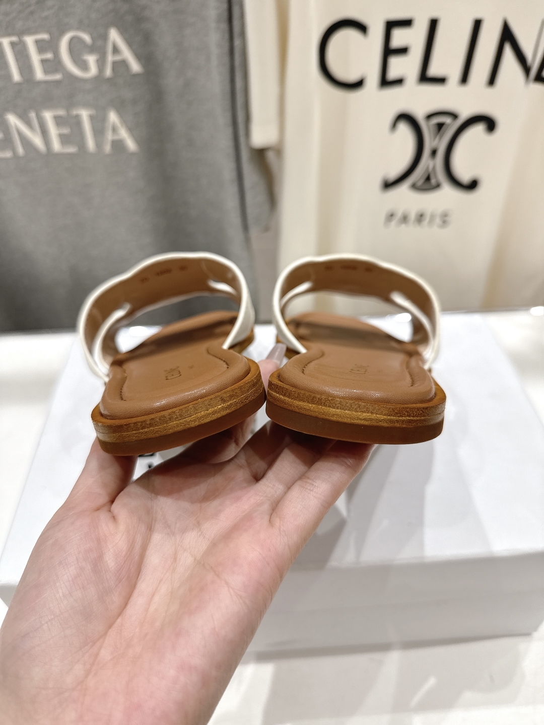 高版本出厂
 Celine*塞琳2025ss思琳初夏新款凯旋门Logo凉拖鞋
高级感十足  网红ins种