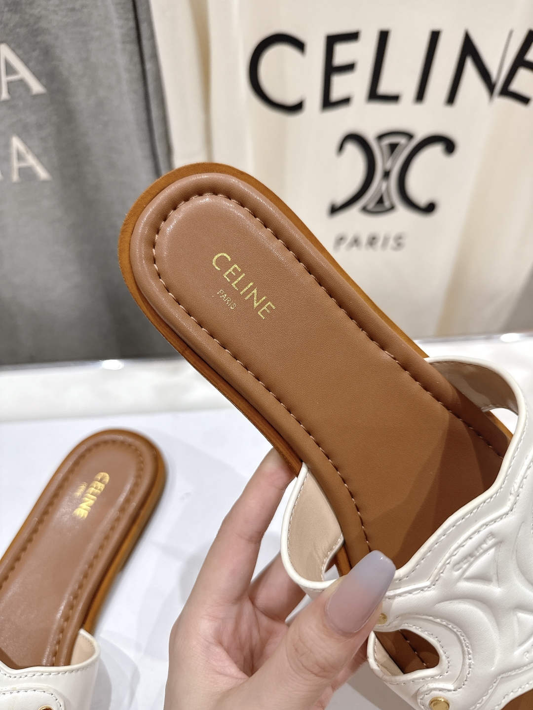 高版本出厂
 Celine*塞琳2025ss思琳初夏新款凯旋门Logo凉拖鞋
高级感十足  网红ins种