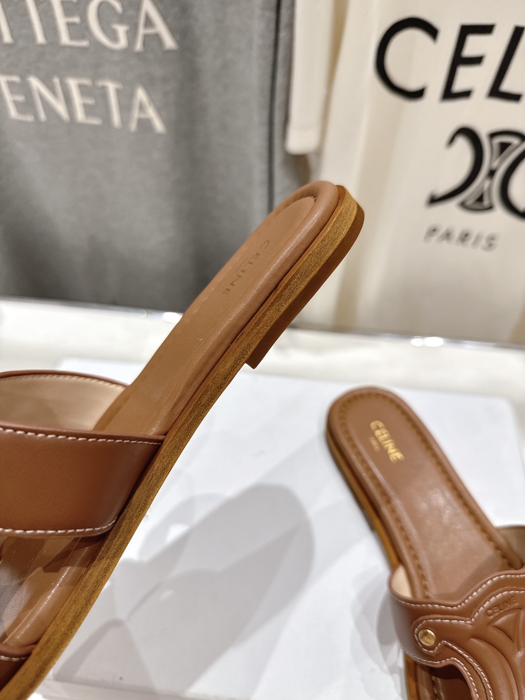 高版本出厂
 Celine*塞琳2025ss思琳初夏新款凯旋门Logo凉拖鞋
高级感十足  网红ins种
