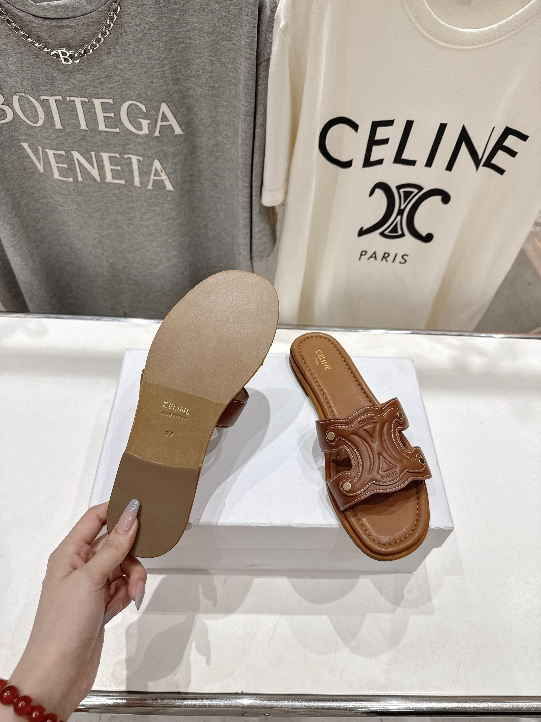 高版本出厂
 Celine*塞琳2025ss思琳初夏新款凯旋门Logo凉拖鞋
高级感十足  网红ins种