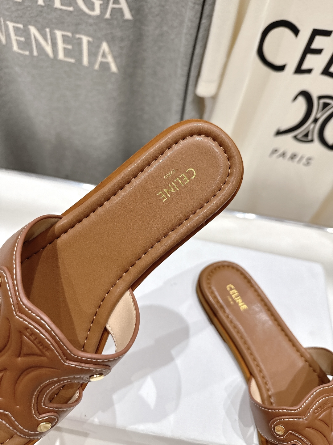 高版本出厂
 Celine*塞琳2025ss思琳初夏新款凯旋门Logo凉拖鞋
高级感十足  网红ins种
