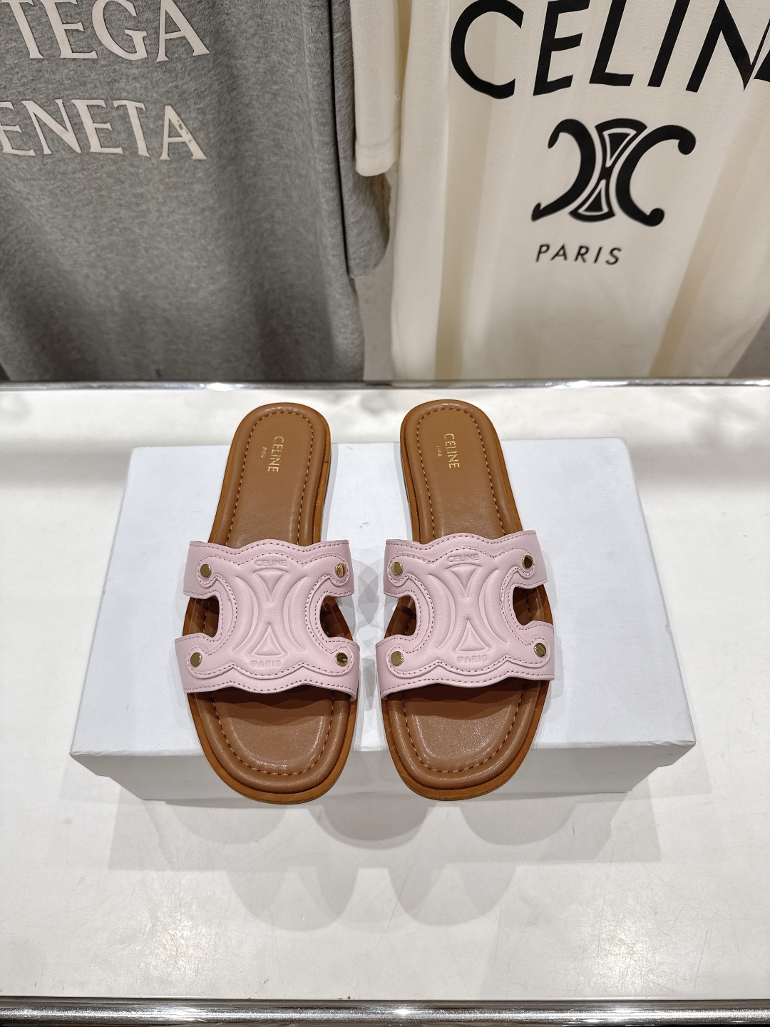 高版本出厂
 Celine*塞琳2025ss思琳初夏新款凯旋门Logo凉拖鞋
高级感十足  网红ins种