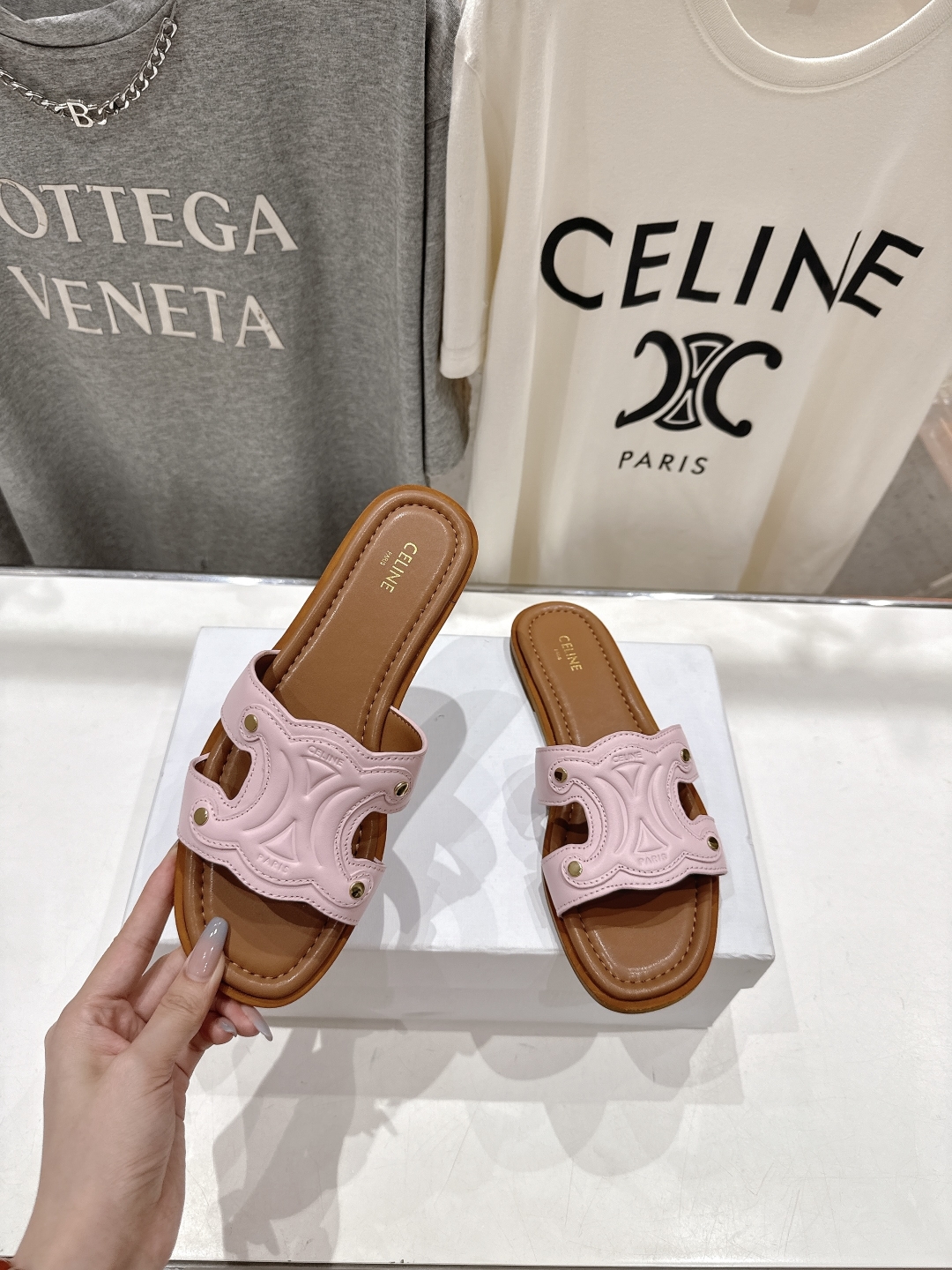 高版本出厂
 Celine*塞琳2025ss思琳初夏新款凯旋门Logo凉拖鞋
高级感十足  网红ins种