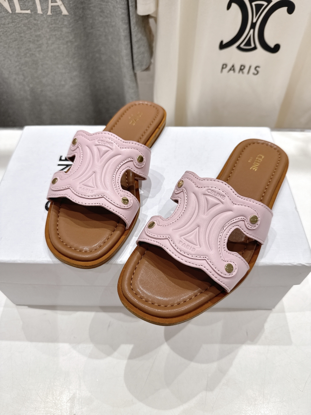 高版本出厂
 Celine*塞琳2025ss思琳初夏新款凯旋门Logo凉拖鞋
高级感十足  网红ins种