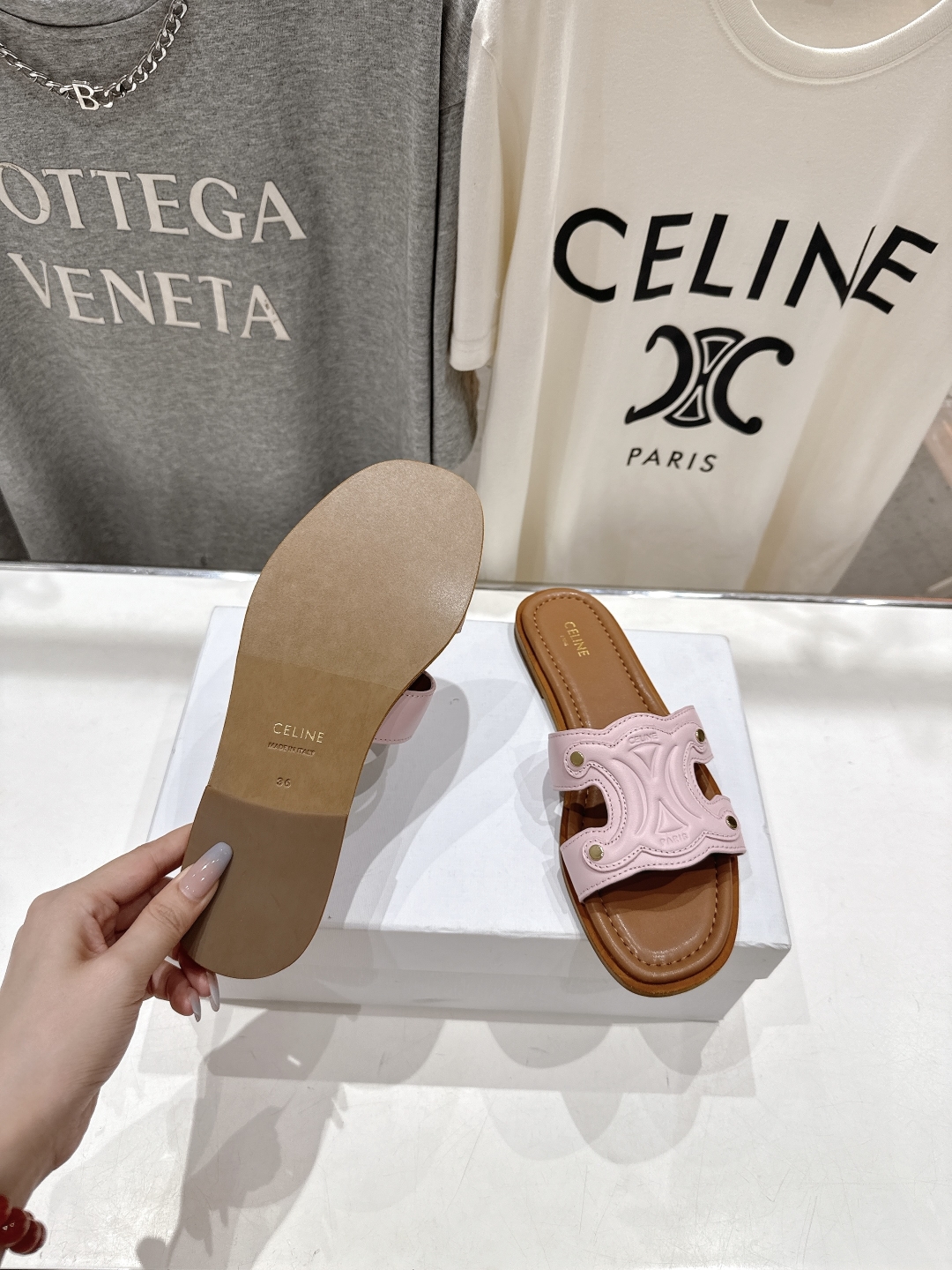 高版本出厂
 Celine*塞琳2025ss思琳初夏新款凯旋门Logo凉拖鞋
高级感十足  网红ins种