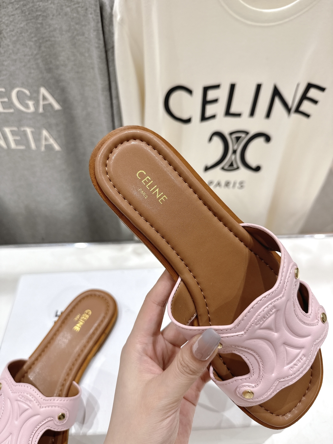 高版本出厂
 Celine*塞琳2025ss思琳初夏新款凯旋门Logo凉拖鞋
高级感十足  网红ins种