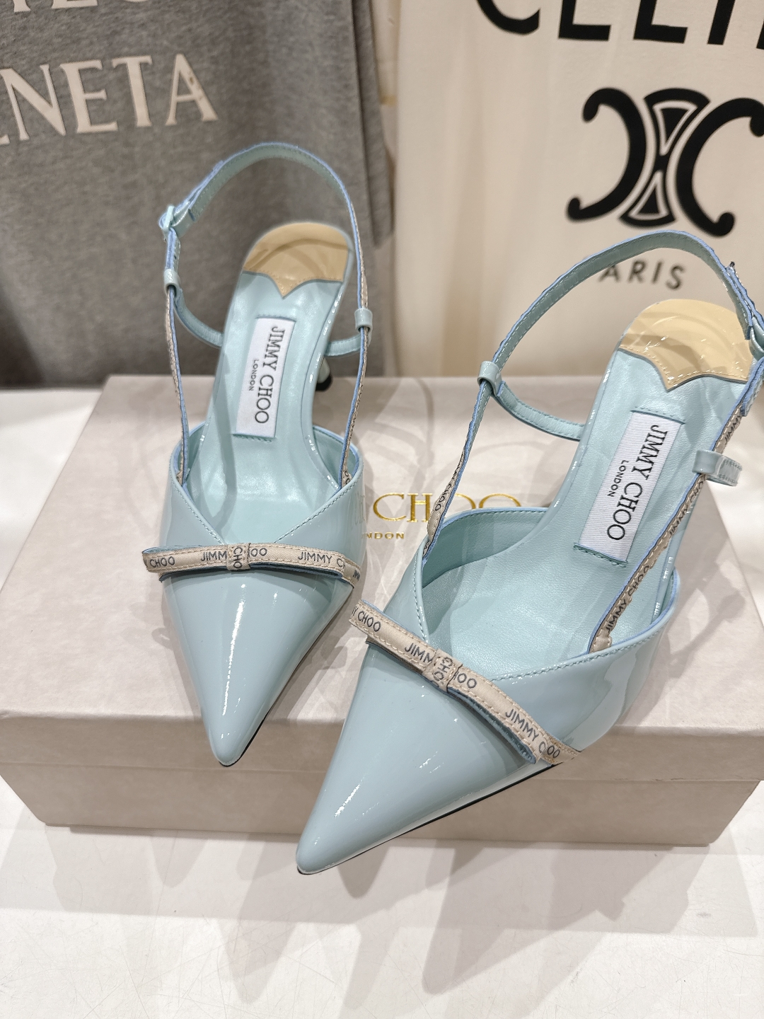 高版本出厂
  JIMMY CHOO*｜JC/吉米周2025ss新款简约尖头高跟鞋凉鞋

原版套楦，完美