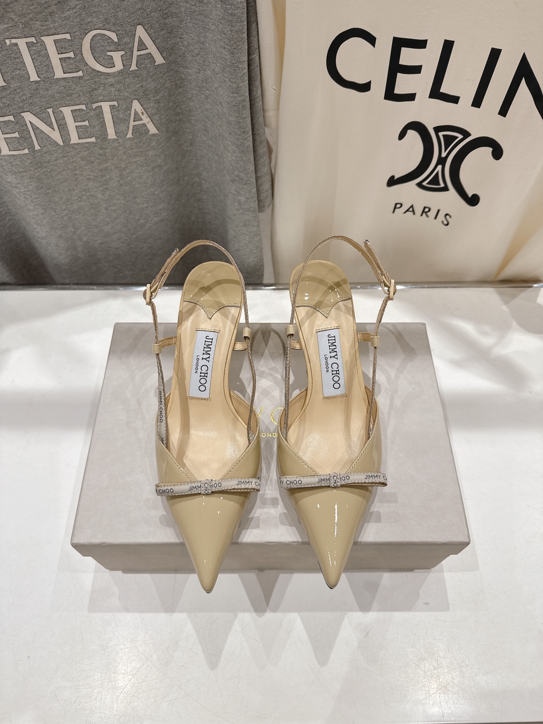 高版本出厂
  JIMMY CHOO*｜JC/吉米周2025ss新款简约尖头高跟鞋凉鞋

原版套楦，完美