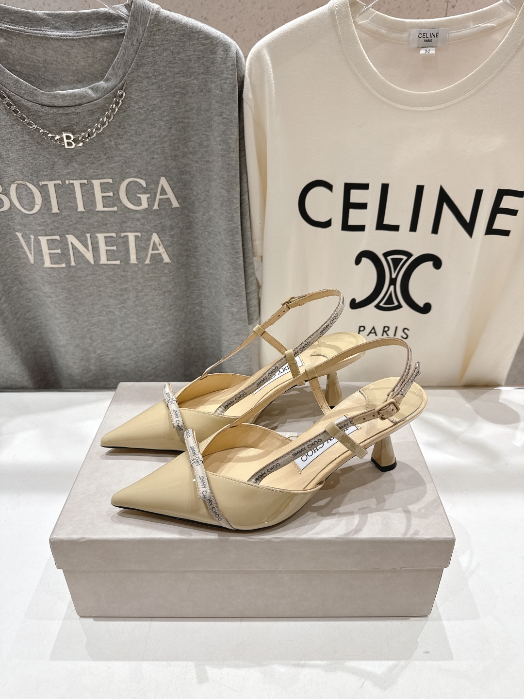 高版本出厂
  JIMMY CHOO*｜JC/吉米周2025ss新款简约尖头高跟鞋凉鞋

原版套楦，完美