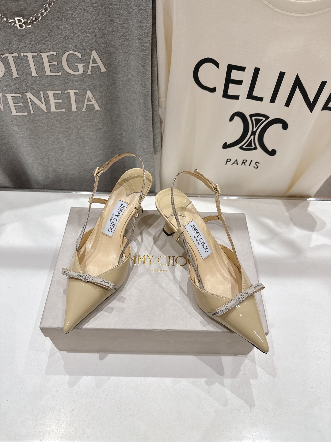 高版本出厂
  JIMMY CHOO*｜JC/吉米周2025ss新款简约尖头高跟鞋凉鞋

原版套楦，完美