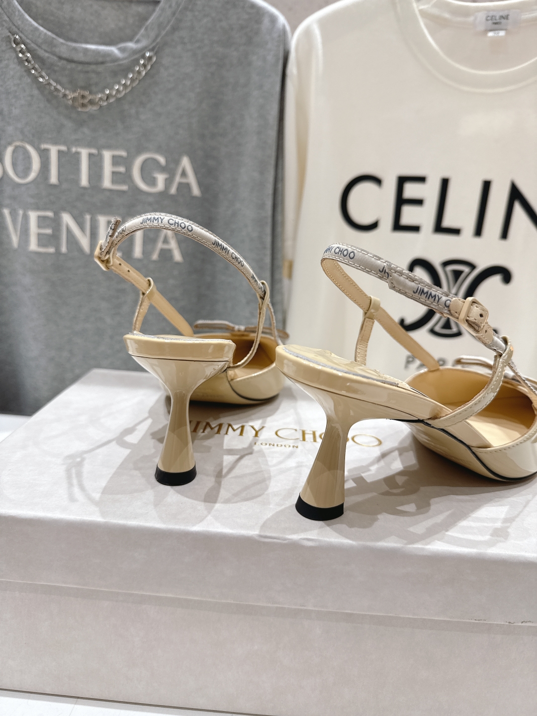 高版本出厂
  JIMMY CHOO*｜JC/吉米周2025ss新款简约尖头高跟鞋凉鞋

原版套楦，完美