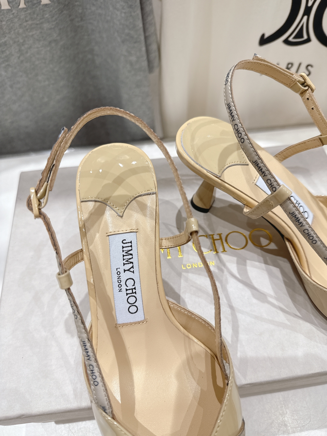 高版本出厂
  JIMMY CHOO*｜JC/吉米周2025ss新款简约尖头高跟鞋凉鞋

原版套楦，完美