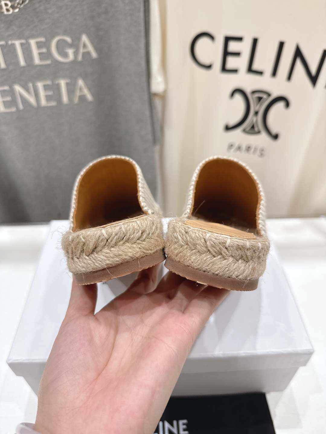 高版本出厂
 Celine*塞琳2025ss新款麻绳底渔夫鞋勃肯半托凉拖鞋高级感十足
网红ins种草神器
