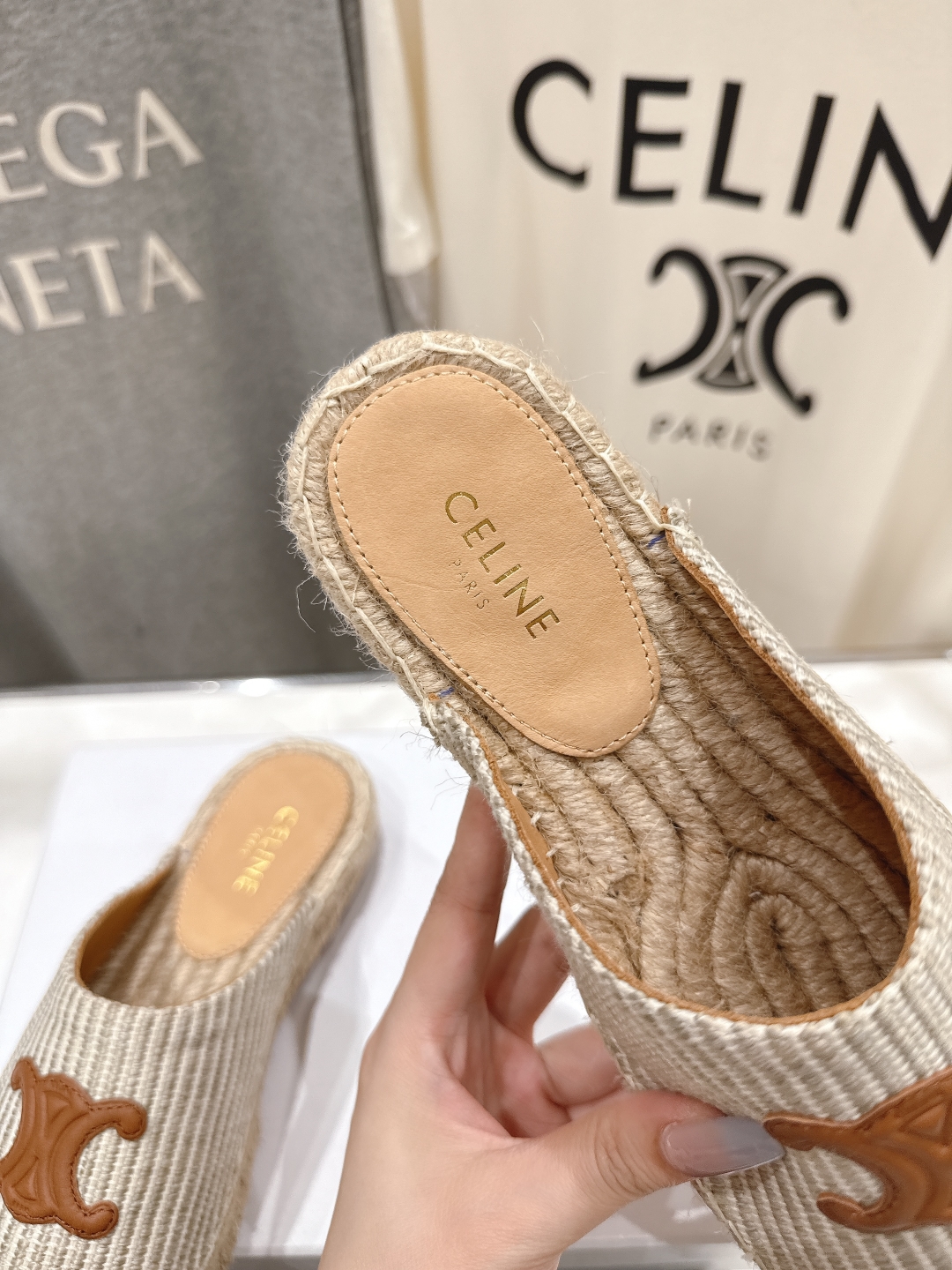 高版本出厂
 Celine*塞琳2025ss新款麻绳底渔夫鞋勃肯半托凉拖鞋高级感十足
网红ins种草神器