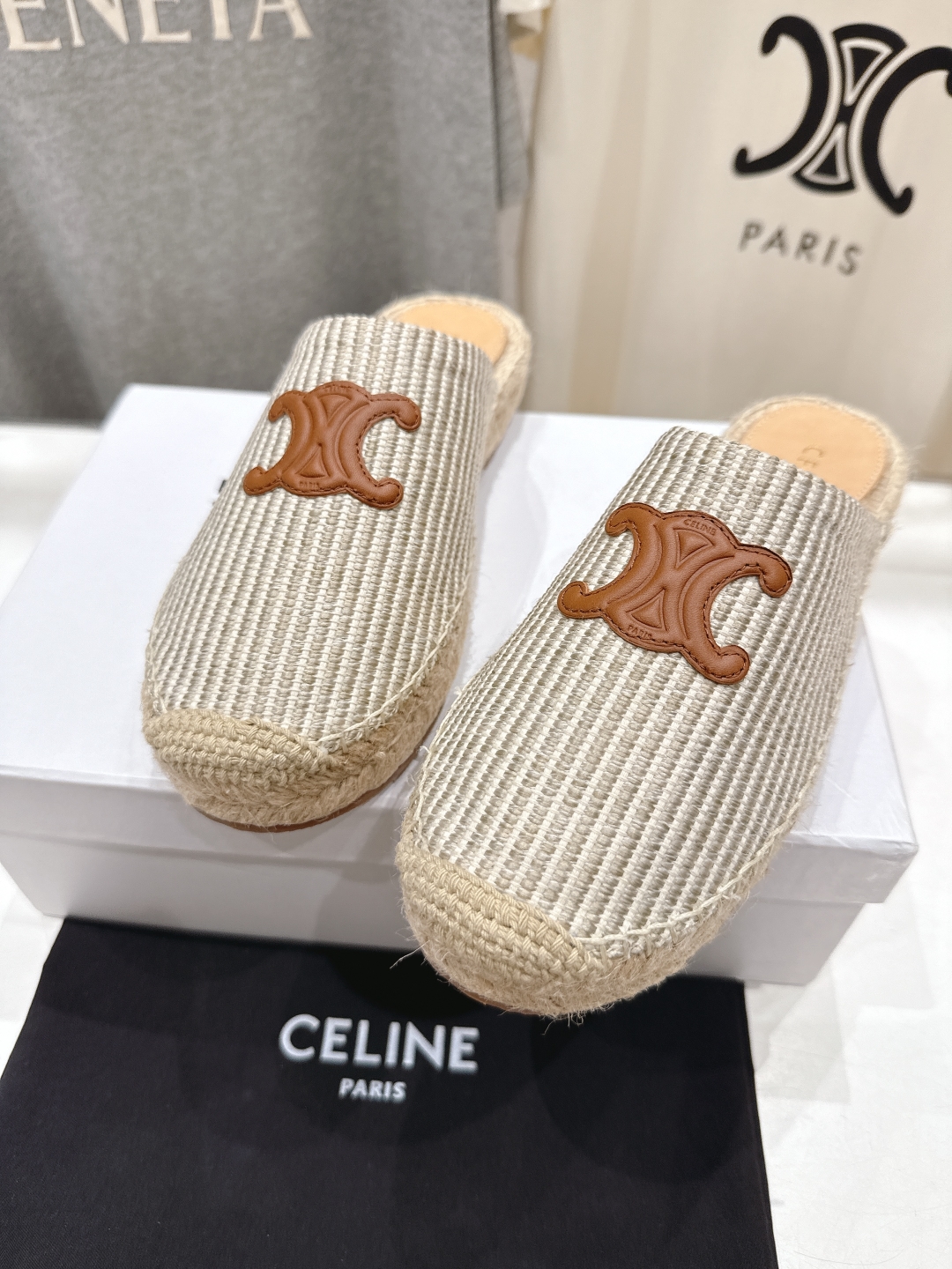 高版本出厂
 Celine*塞琳2025ss新款麻绳底渔夫鞋勃肯半托凉拖鞋高级感十足
网红ins种草神器