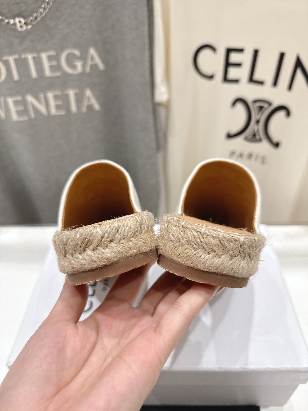 高版本出厂
 Celine*塞琳2025ss新款麻绳底渔夫鞋勃肯半托凉拖鞋高级感十足
网红ins种草神器