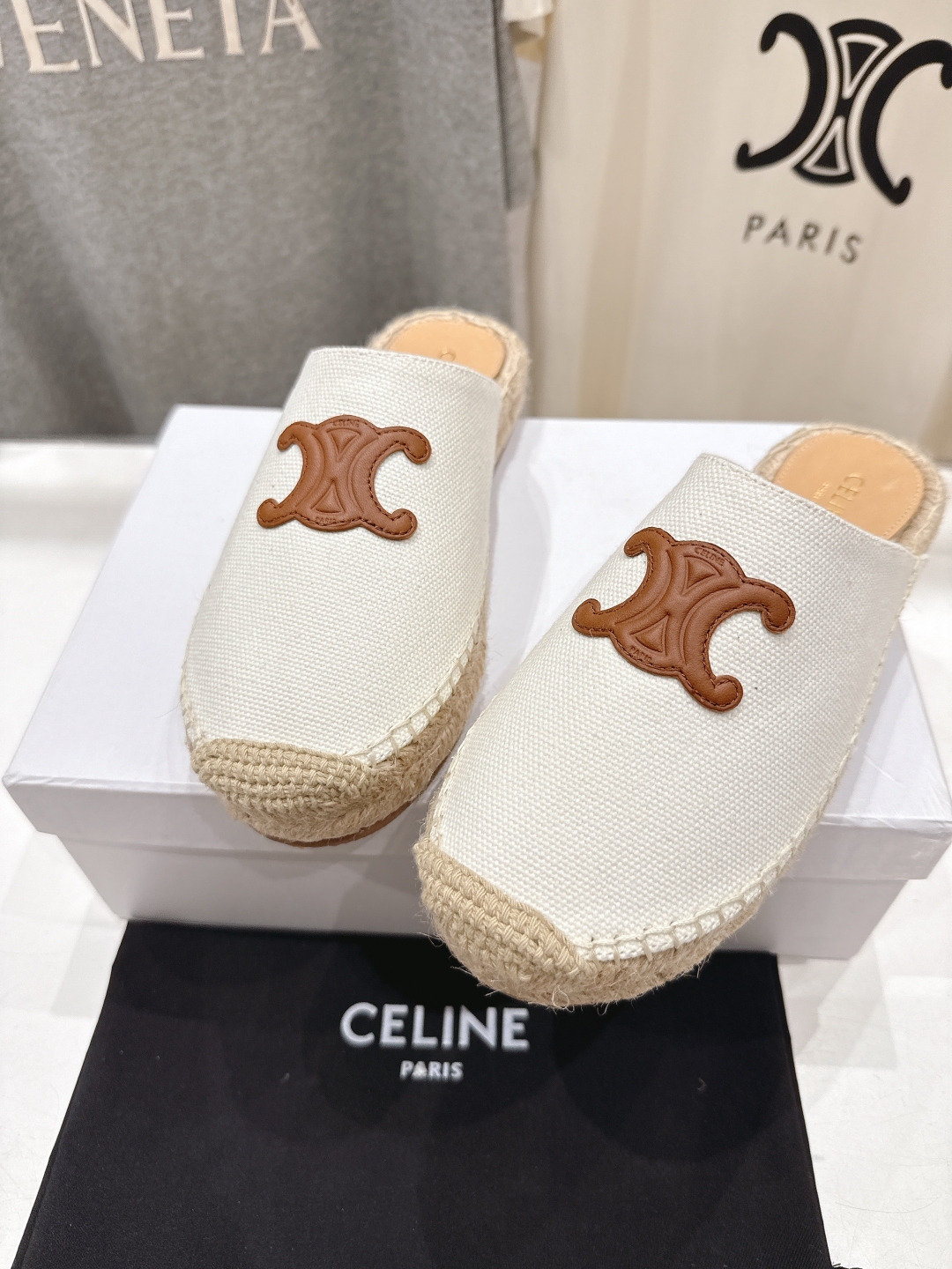 高版本出厂
 Celine*塞琳2025ss新款麻绳底渔夫鞋勃肯半托凉拖鞋高级感十足
网红ins种草神器