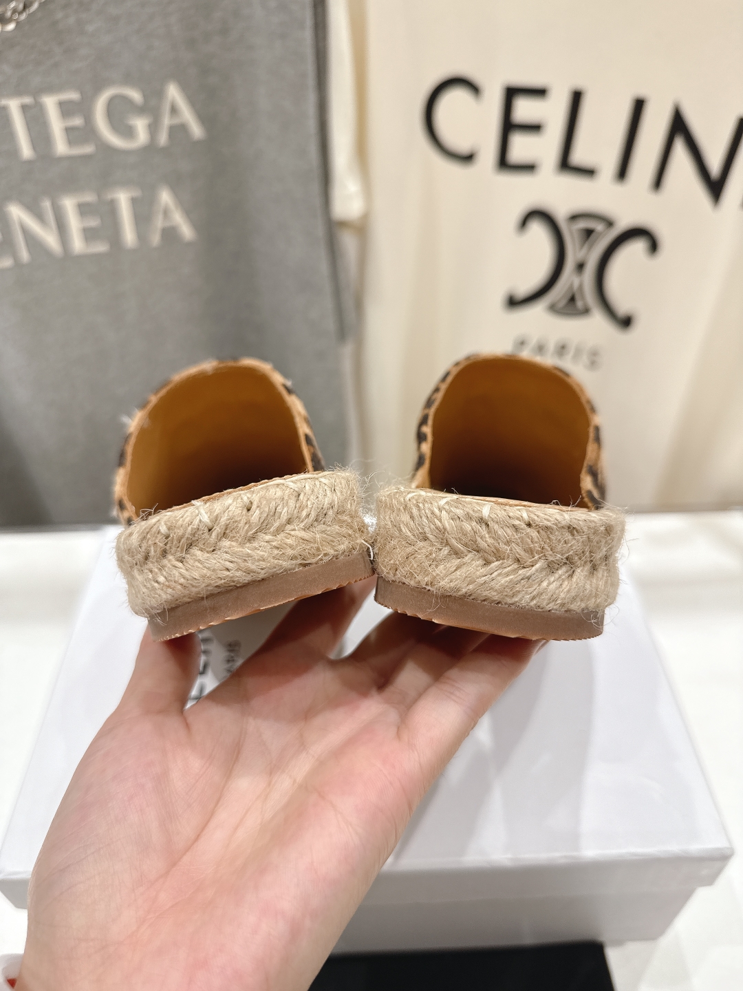 高版本出厂
 Celine*塞琳2025ss新款麻绳底渔夫鞋勃肯半托凉拖鞋高级感十足
网红ins种草神器