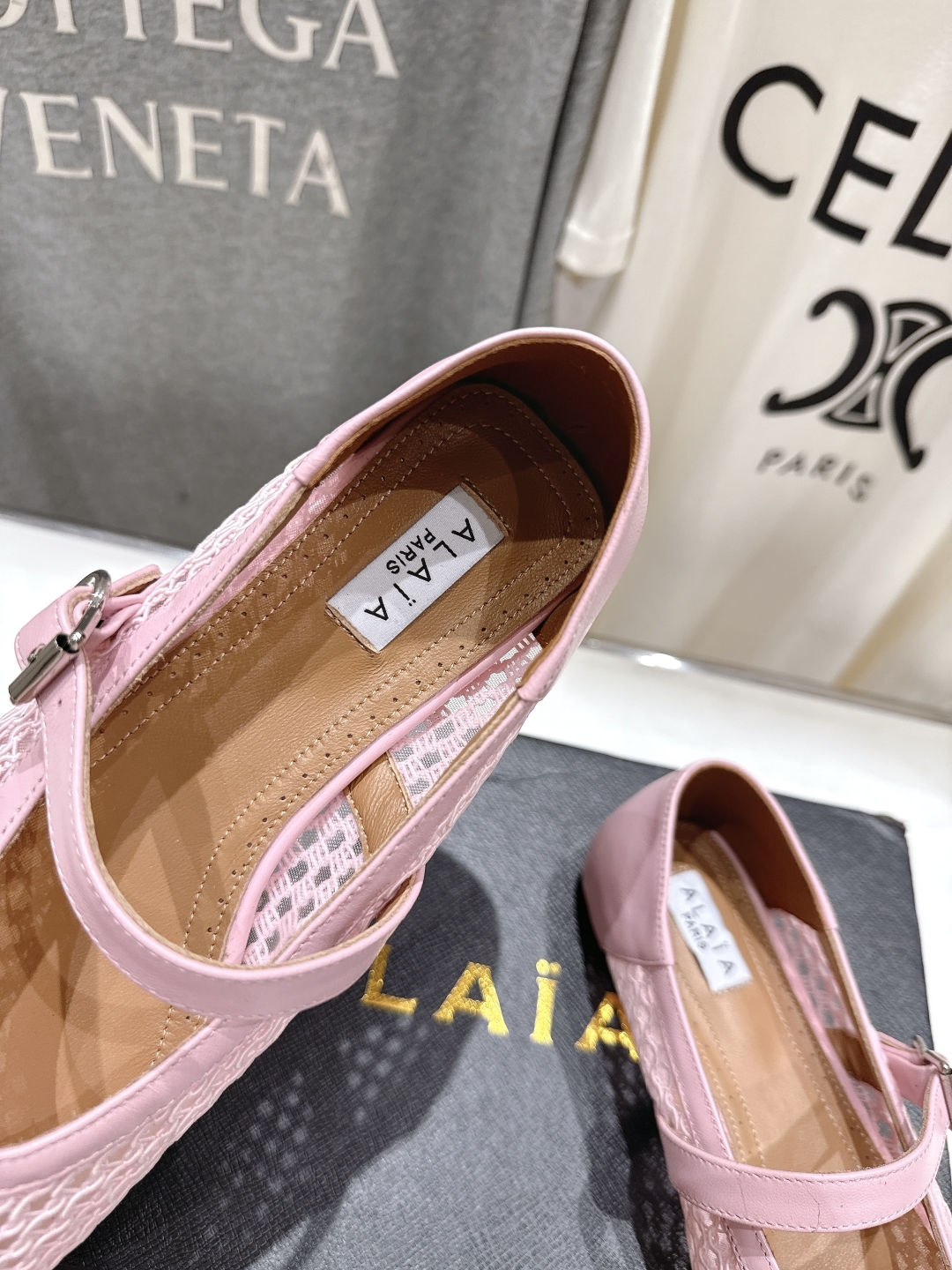 高版本出厂
 独家新品 Alaia 阿莱亚25ss/ 走秀款平底网面鞋芭蕾舞鞋 最近超火的一款平底鞋

