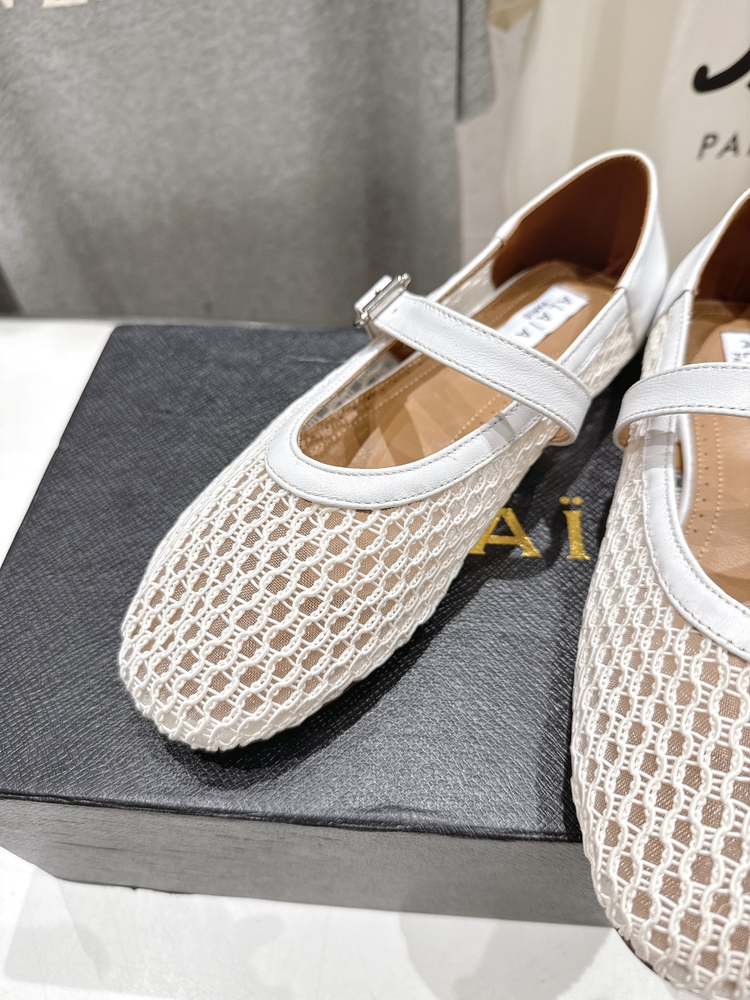 高版本出厂
 独家新品 Alaia 阿莱亚25ss/ 走秀款平底网面鞋芭蕾舞鞋 最近超火的一款平底鞋


